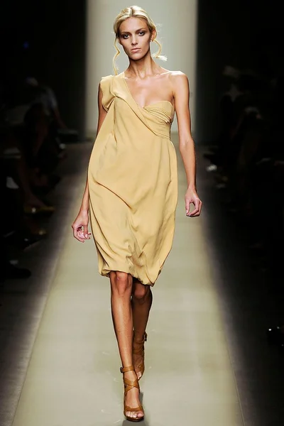 Look 15